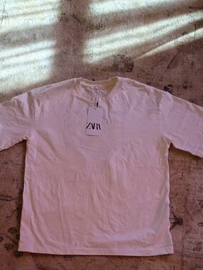 Zara White Crewneck Tee with Embroidered Patch Detail